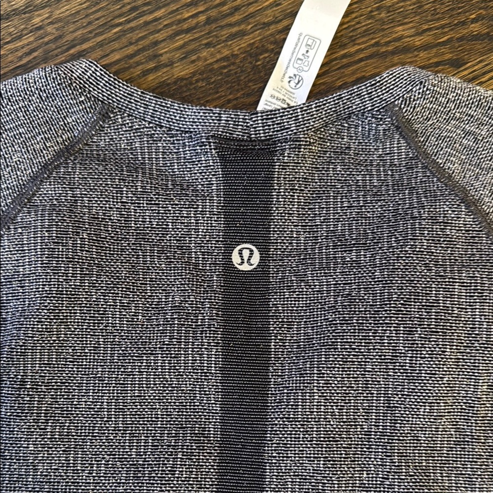 Lululemon Swiftly Tech Long-Sleeve Shirt 2.0 Waist Length Sparkle NWT size 12 - Picture 10 of 15
